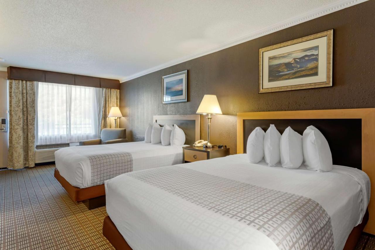 Queen Room Two Queen Beds Bath Tub Mobility Accessible or Non-Smoking,1706239059:JPEG