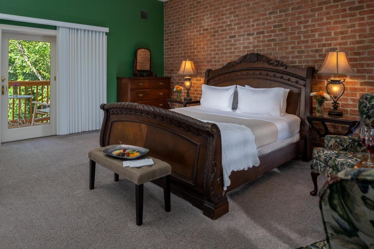 King Suite with Balcony,1368876644:JPEG